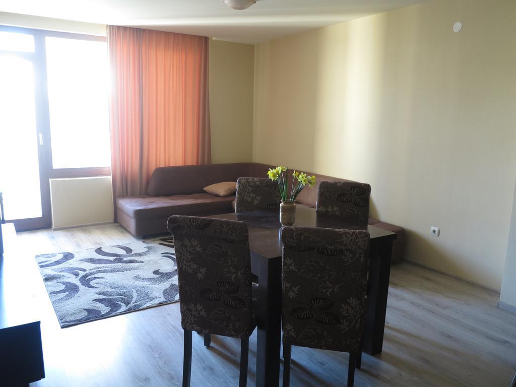 One-Bedroom Apartment,79562343:JPEG